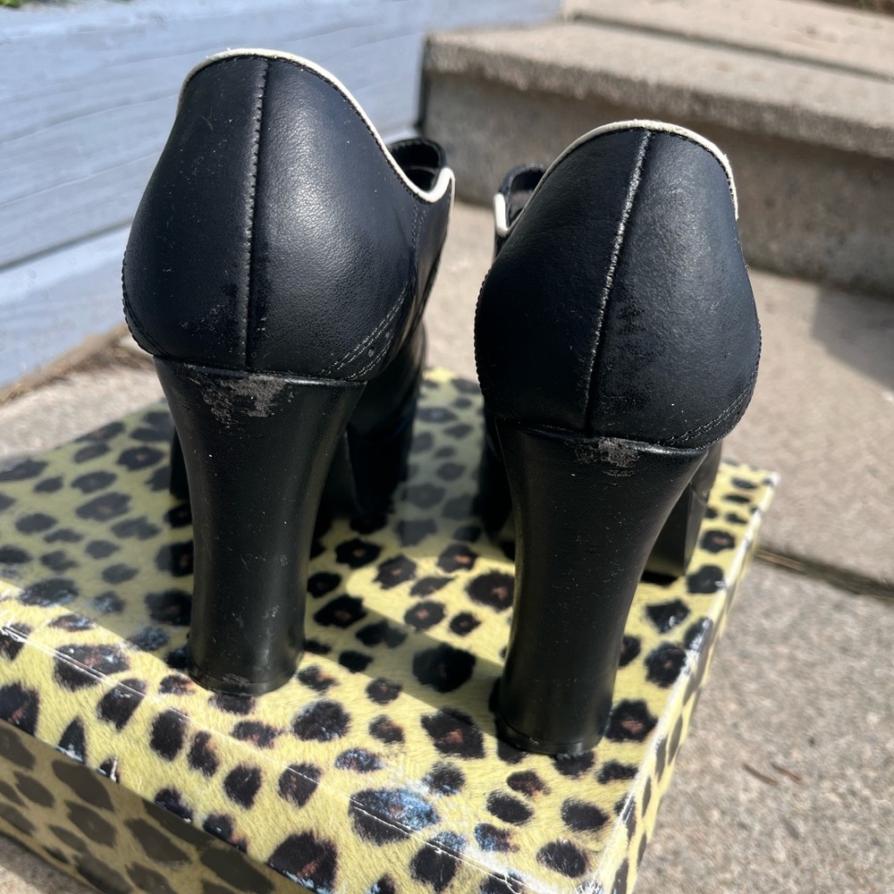 T.U.K Black Mary Jane Heels with White Trim - Picture 4 of 6